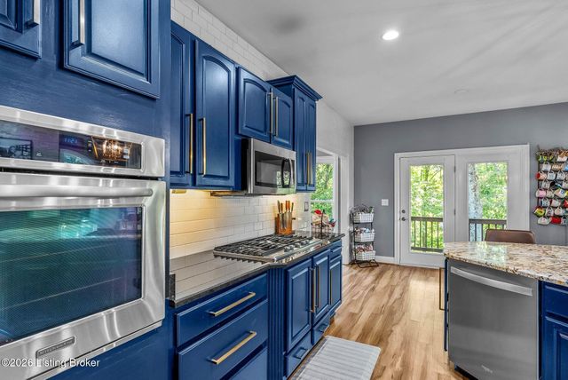 111 Chestnut Glen Dr, Louisville, KY 40245