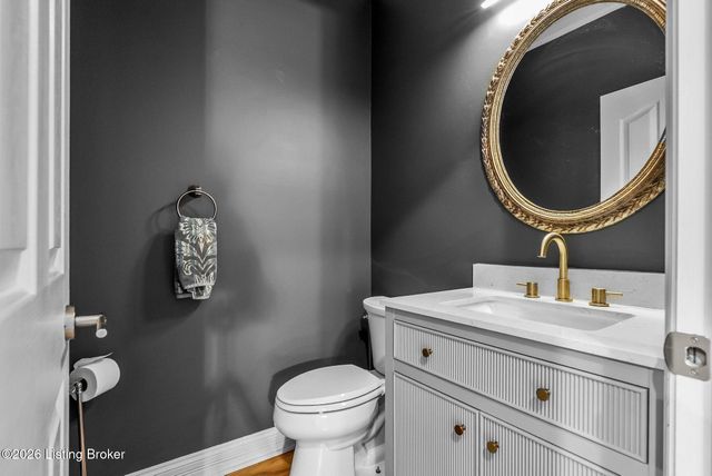 111 Chestnut Glen Dr, Louisville, KY 40245