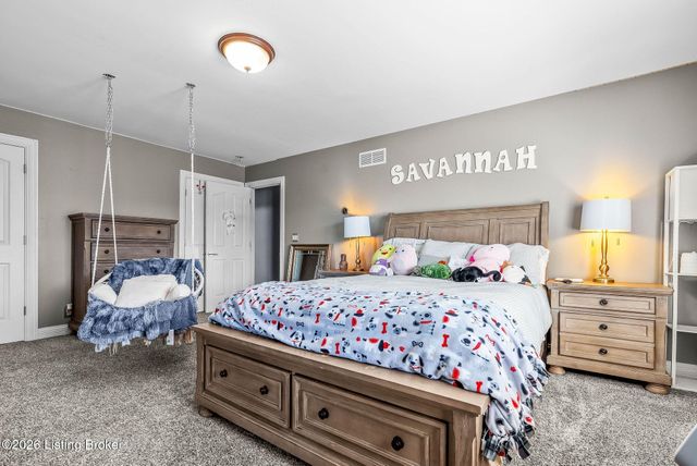 111 Chestnut Glen Dr, Louisville, KY 40245