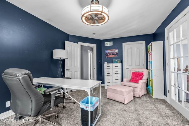 111 Chestnut Glen Dr, Louisville, KY 40245