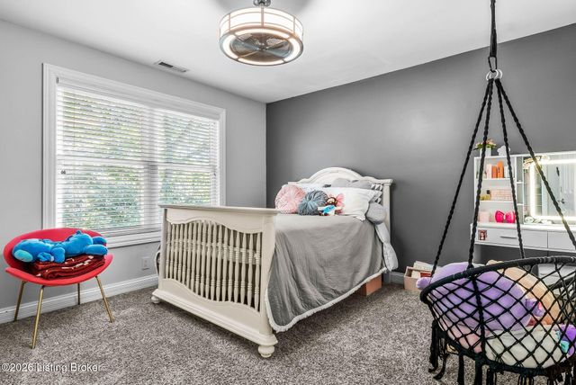 111 Chestnut Glen Dr, Louisville, KY 40245