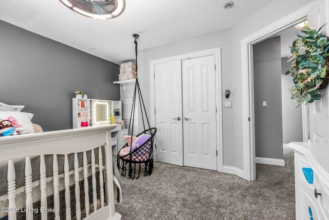 111 Chestnut Glen Dr, Louisville, KY 40245