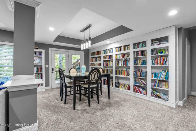 111 Chestnut Glen Dr, Louisville, KY 40245