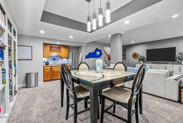 111 Chestnut Glen Dr, Louisville, KY 40245