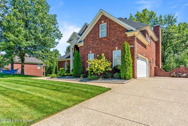 111 Chestnut Glen Dr, Louisville, KY 40245