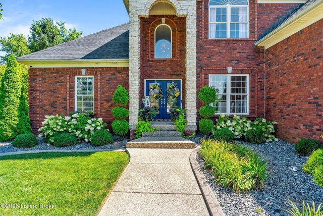 111 Chestnut Glen Dr, Louisville, KY 40245