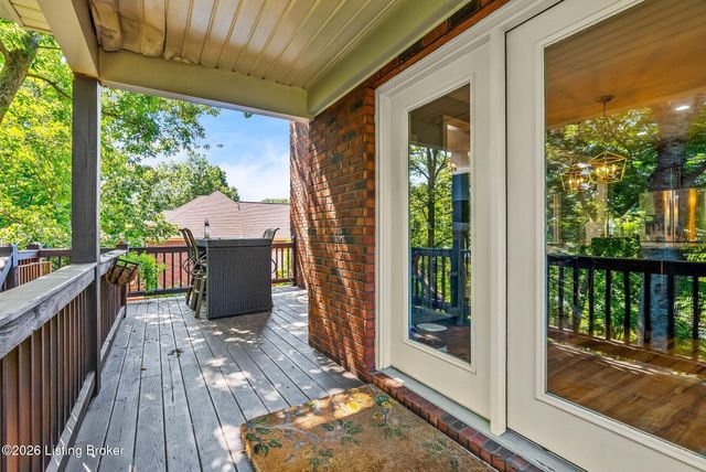 111 Chestnut Glen Dr, Louisville, KY 40245