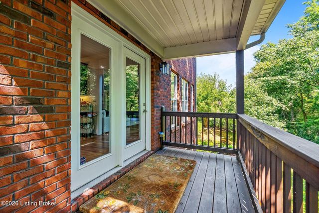 111 Chestnut Glen Dr, Louisville, KY 40245