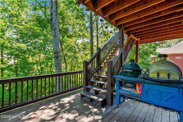 111 Chestnut Glen Dr, Louisville, KY 40245