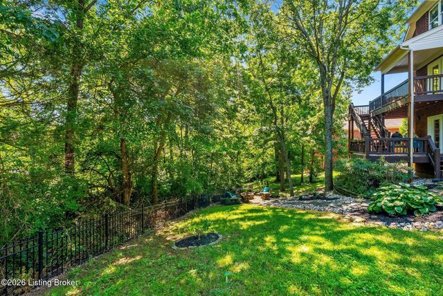 111 Chestnut Glen Dr, Louisville, KY 40245