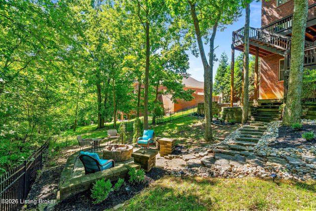 111 Chestnut Glen Dr, Louisville, KY 40245