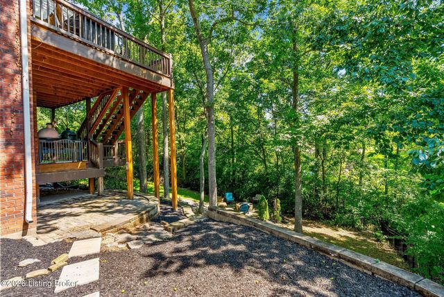 111 Chestnut Glen Dr, Louisville, KY 40245