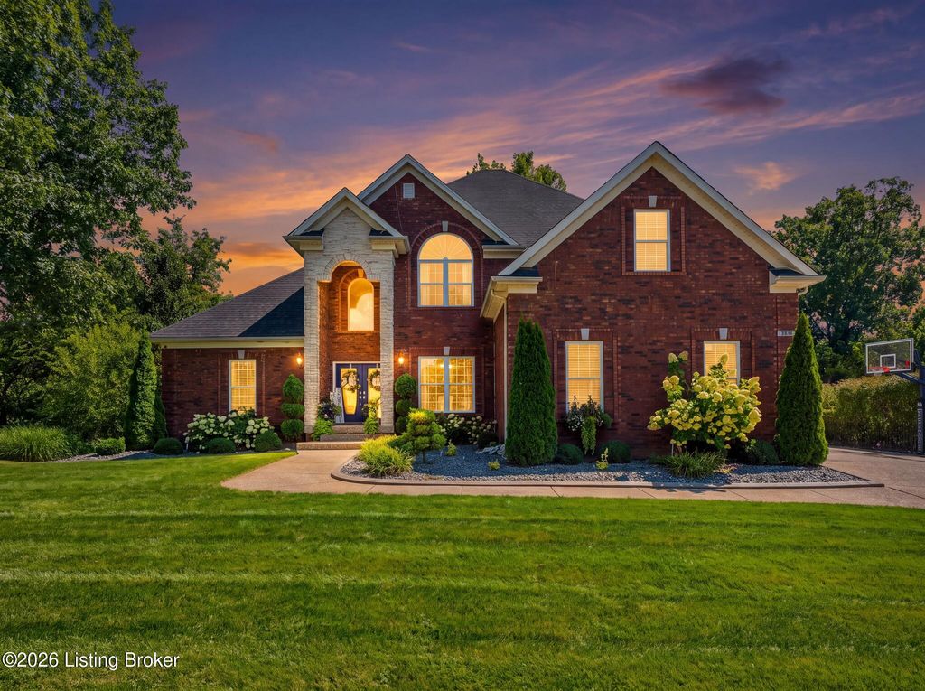 111 Chestnut Glen Dr, Louisville, KY 40245