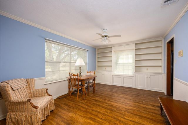5821 Russell Lane Lane, Baytown, TX 77521