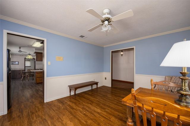 5821 Russell Lane Lane, Baytown, TX 77521