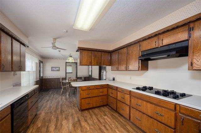 5821 Russell Lane Lane, Baytown, TX 77521