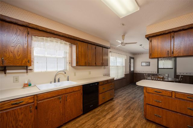 5821 Russell Lane Lane, Baytown, TX 77521