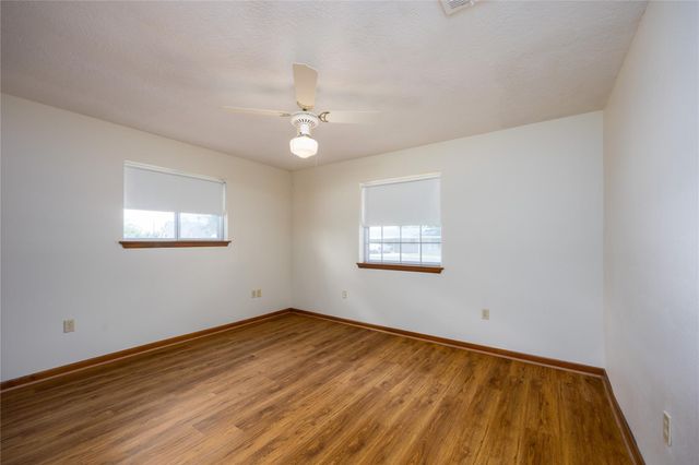 5821 Russell Lane Lane, Baytown, TX 77521
