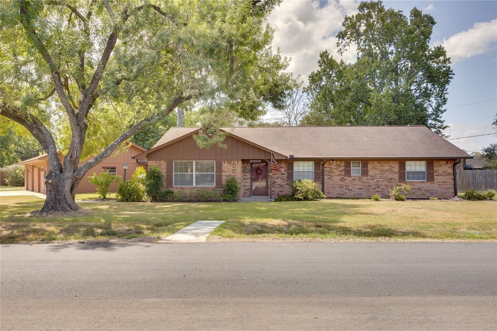 5821 Russell Lane Lane, Baytown, TX 77521