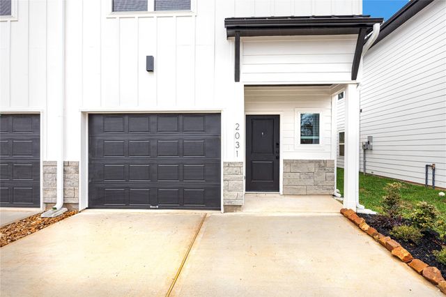 2031 Longmire Villas Court, Conroe, TX 77304