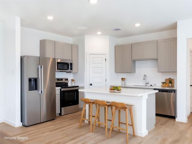 2031 Longmire Villas Court, Conroe, TX 77304