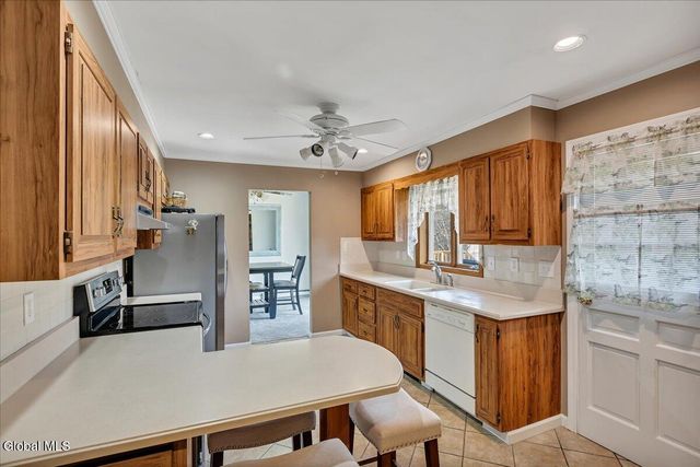 28 Hennett Road, Kinderhook, NY 12184