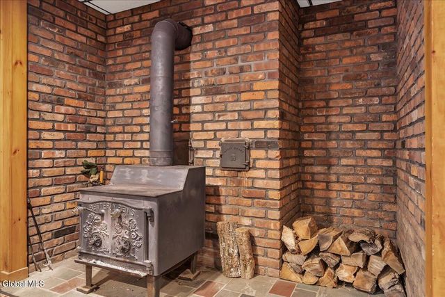 28 Hennett Road, Kinderhook, NY 12184