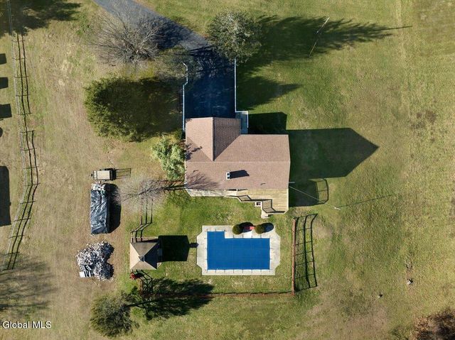 28 Hennett Road, Kinderhook, NY 12184