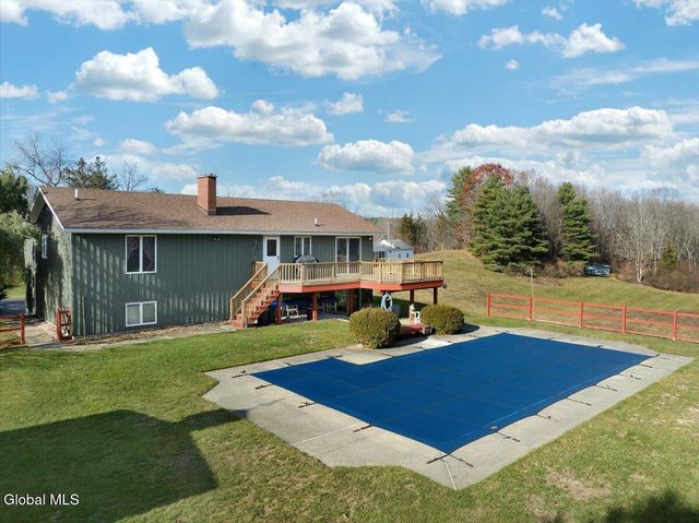 28 Hennett Road, Kinderhook, NY 12184