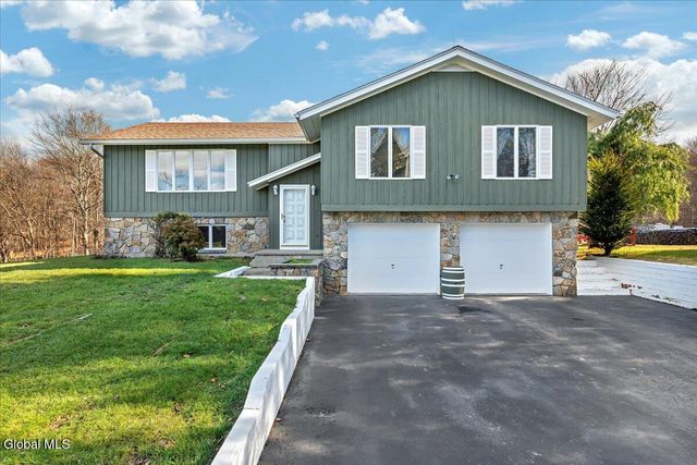 28 Hennett Road, Kinderhook, NY 12184