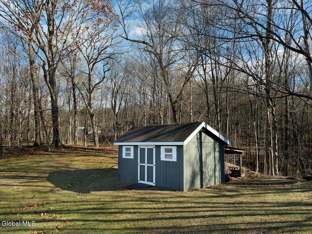 28 Hennett Road, Kinderhook, NY 12184