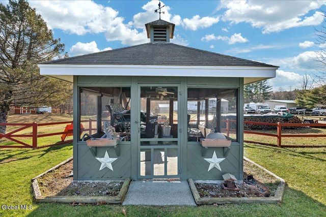 28 Hennett Road, Kinderhook, NY 12184