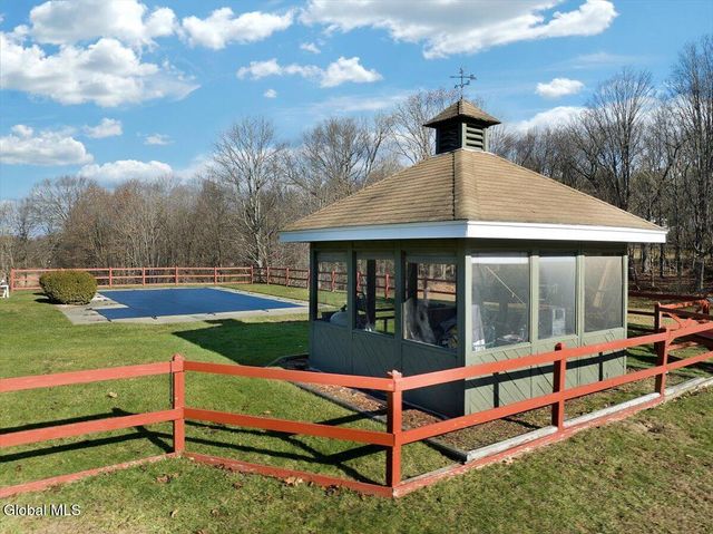 28 Hennett Road, Kinderhook, NY 12184