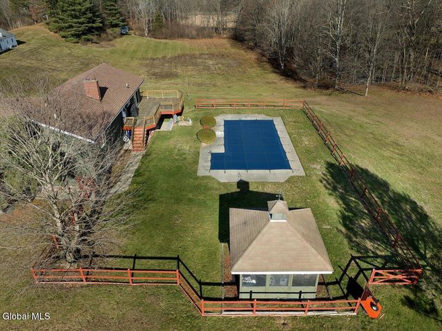 28 Hennett Road, Kinderhook, NY 12184