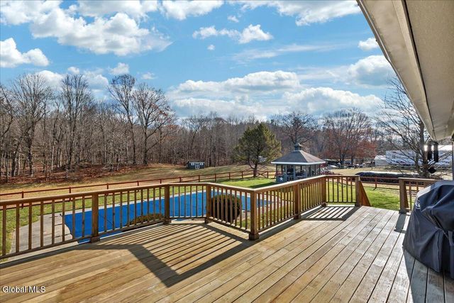 28 Hennett Road, Kinderhook, NY 12184