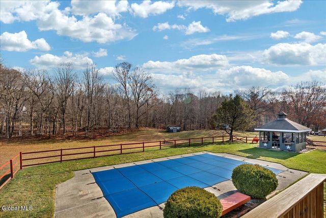 28 Hennett Road, Kinderhook, NY 12184