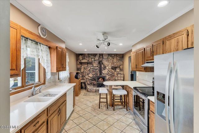 28 Hennett Road, Kinderhook, NY 12184