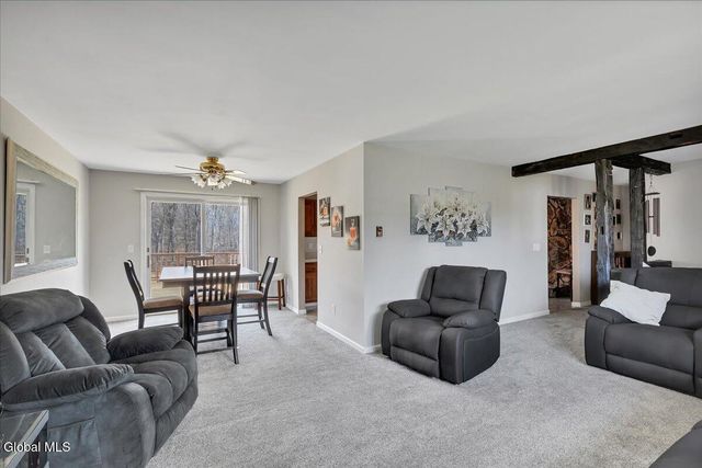 28 Hennett Road, Kinderhook, NY 12184