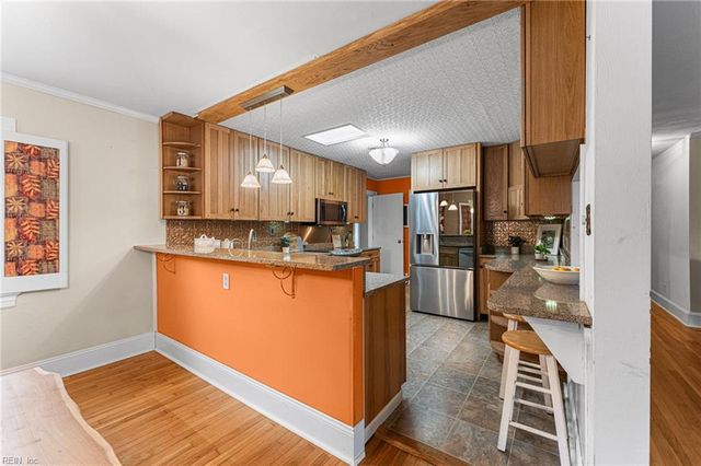 2079 Riverwalk LN, Hayes, VA 23072