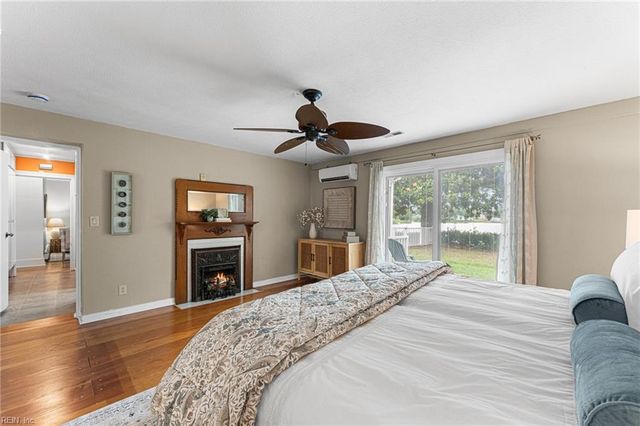 2079 Riverwalk LN, Hayes, VA 23072