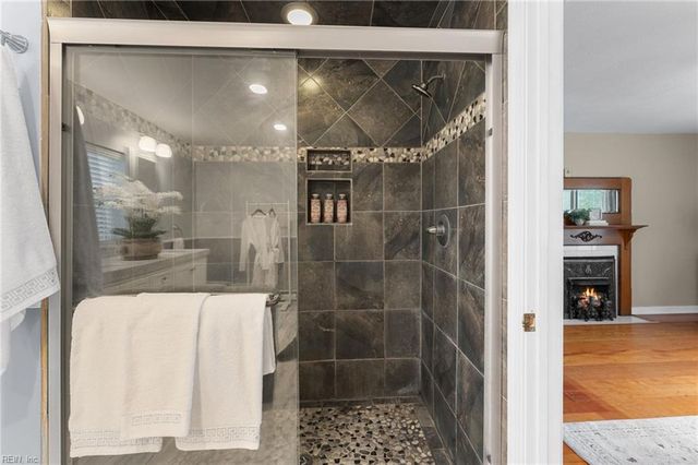 2079 Riverwalk LN, Hayes, VA 23072
