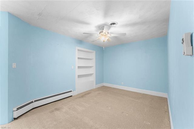 2079 Riverwalk LN, Hayes, VA 23072