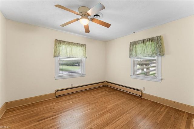 2079 Riverwalk LN, Hayes, VA 23072
