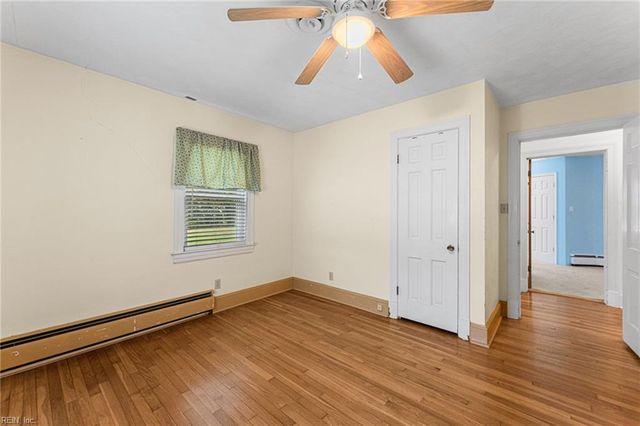 2079 Riverwalk LN, Hayes, VA 23072