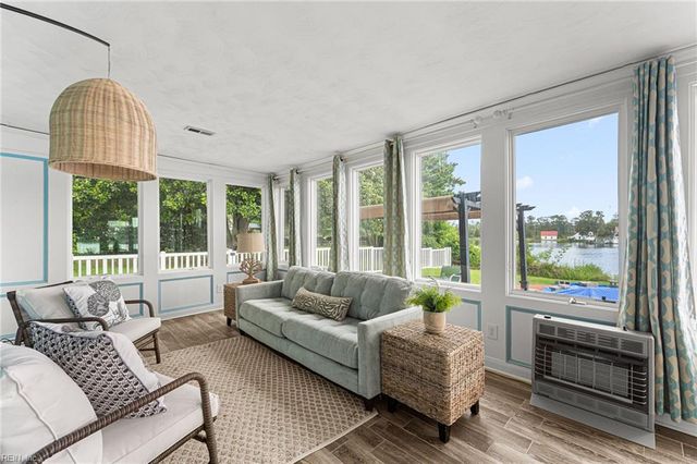 2079 Riverwalk LN, Hayes, VA 23072