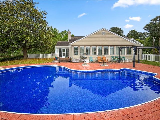 2079 Riverwalk LN, Hayes, VA 23072