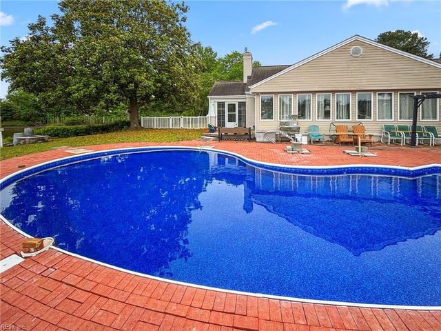 2079 Riverwalk LN, Hayes, VA 23072