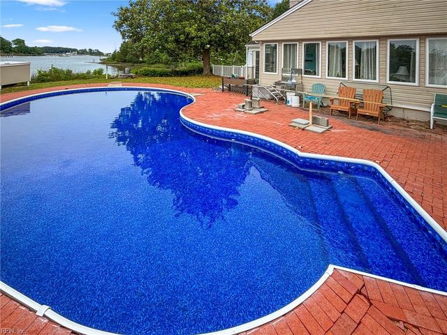 2079 Riverwalk LN, Hayes, VA 23072