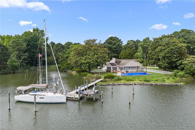 2079 Riverwalk LN, Hayes, VA 23072