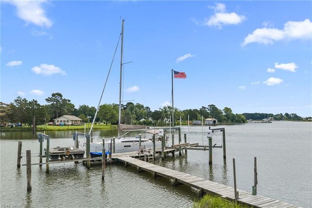 2079 Riverwalk LN, Hayes, VA 23072